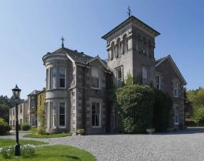 Loch Ness Country House